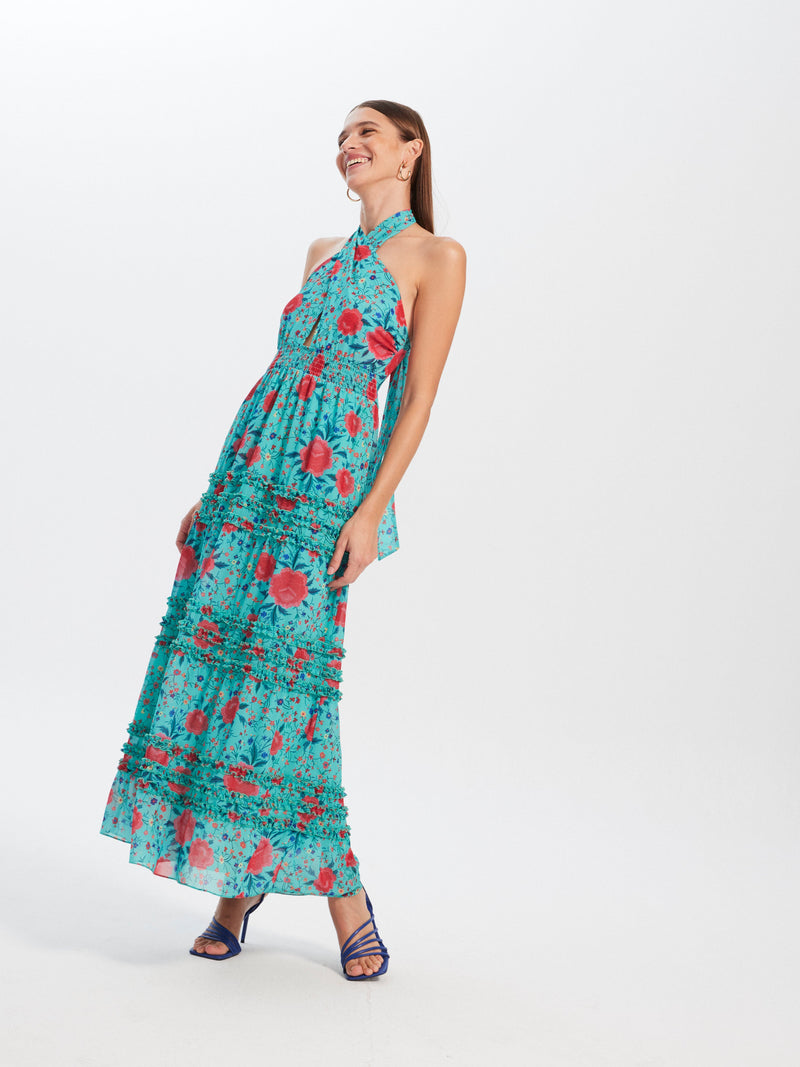 Vestido midi de fiesta con escote halter para ser la invitada de boda perfecta esta temporada Primavera Verano 2023. Los vestidos de fiesta largos con vuelo son tendencia SS23. Acierto seguro. MIOH es la marca española de vestidos de invitada de boda y fiesta de moda entre las infuencers.