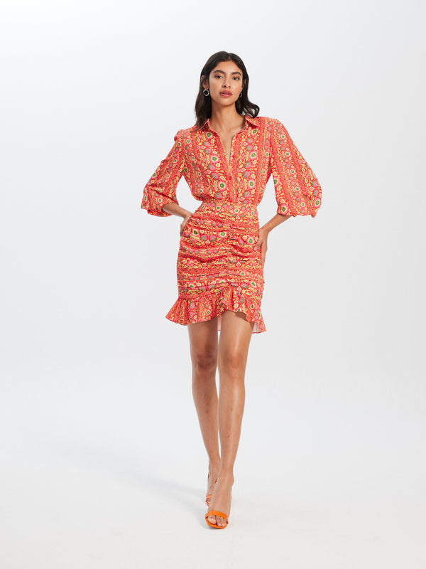 mioh | VICO TOP SPRING - Camisa de manga larga en chifón estampado perfecta para esta temporada Primavera Verano 2023. Los conjuntos de falda y camisa estampados son pura tendencia SS23 y una de las apuestas de continuidad de MIOH, la marca espaola de vestidos de invitada y fiesta de moda entre las famosas e influencers.